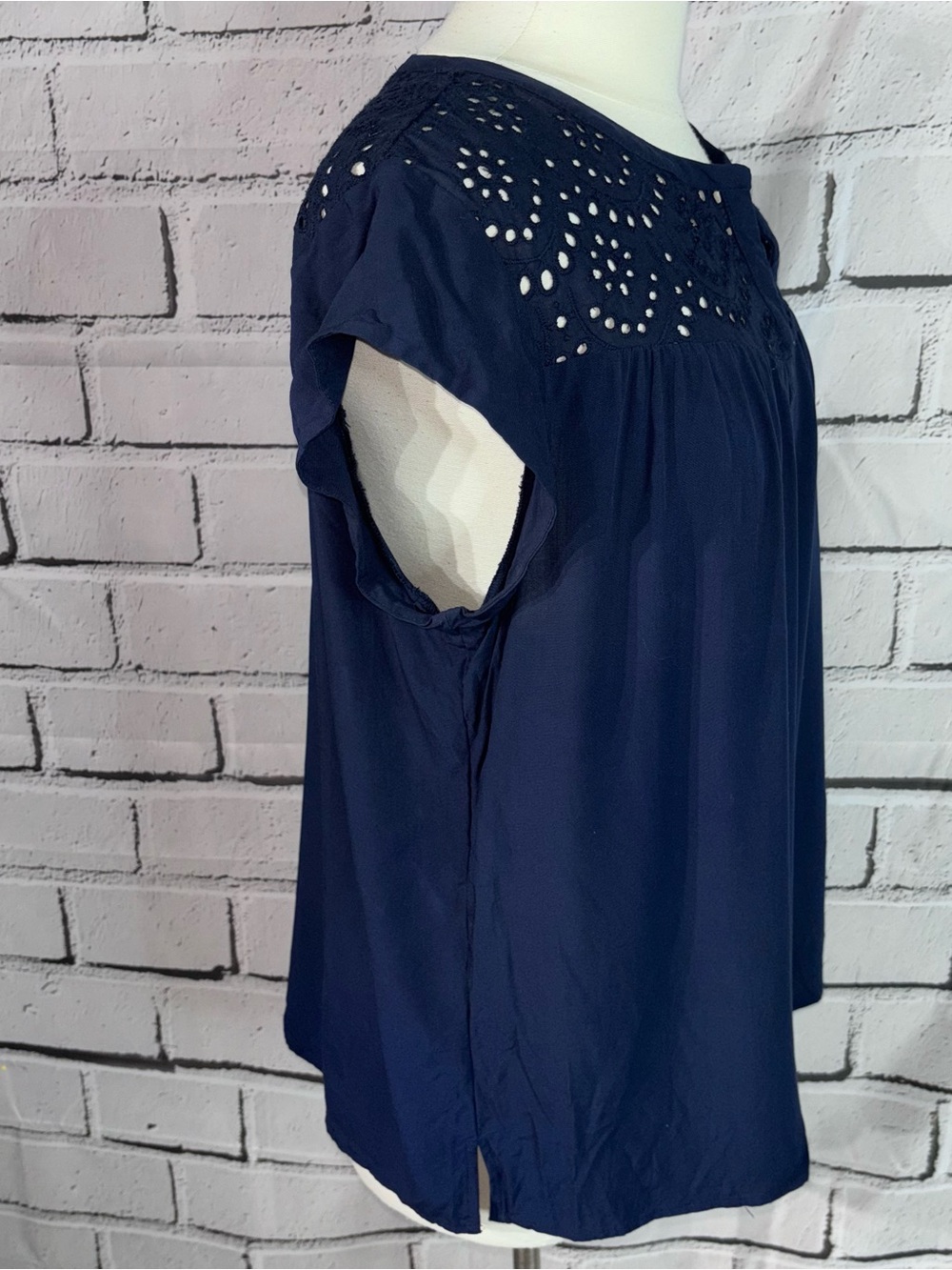 Daniel Rainn Stitch Fix Kiara Navy Eyelet Embroidered Blouse Top XL - Picture 6 of 8